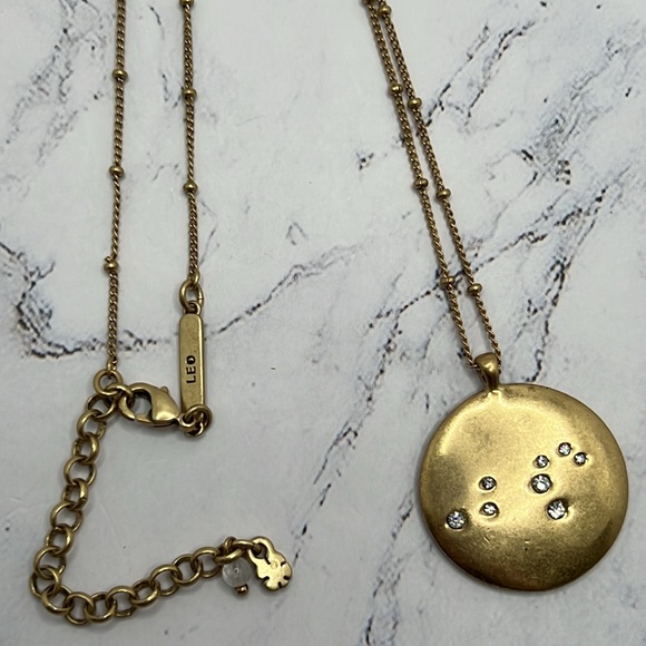 Lucky Brand Leo Pendant Necklace. - Picture 3 of 4